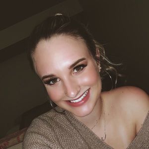 Meet your Posher, Claire